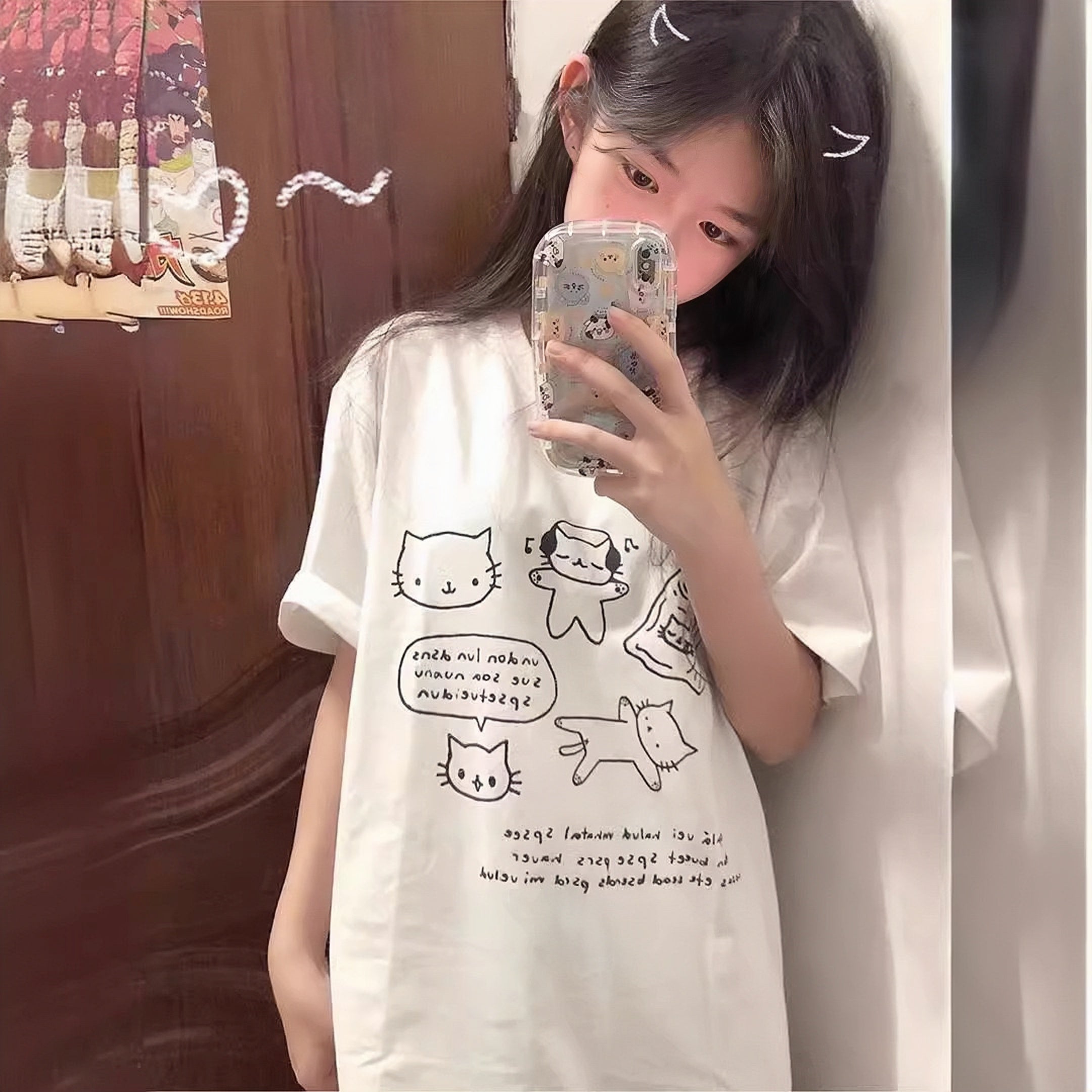 تيشيرت القطة باللون الابيض