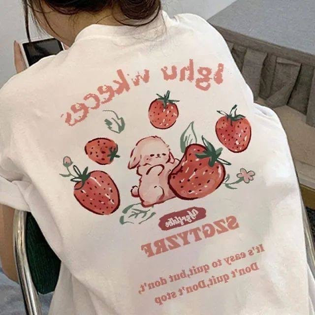 تيشيرت أرنب الفراولة باللون الابيض