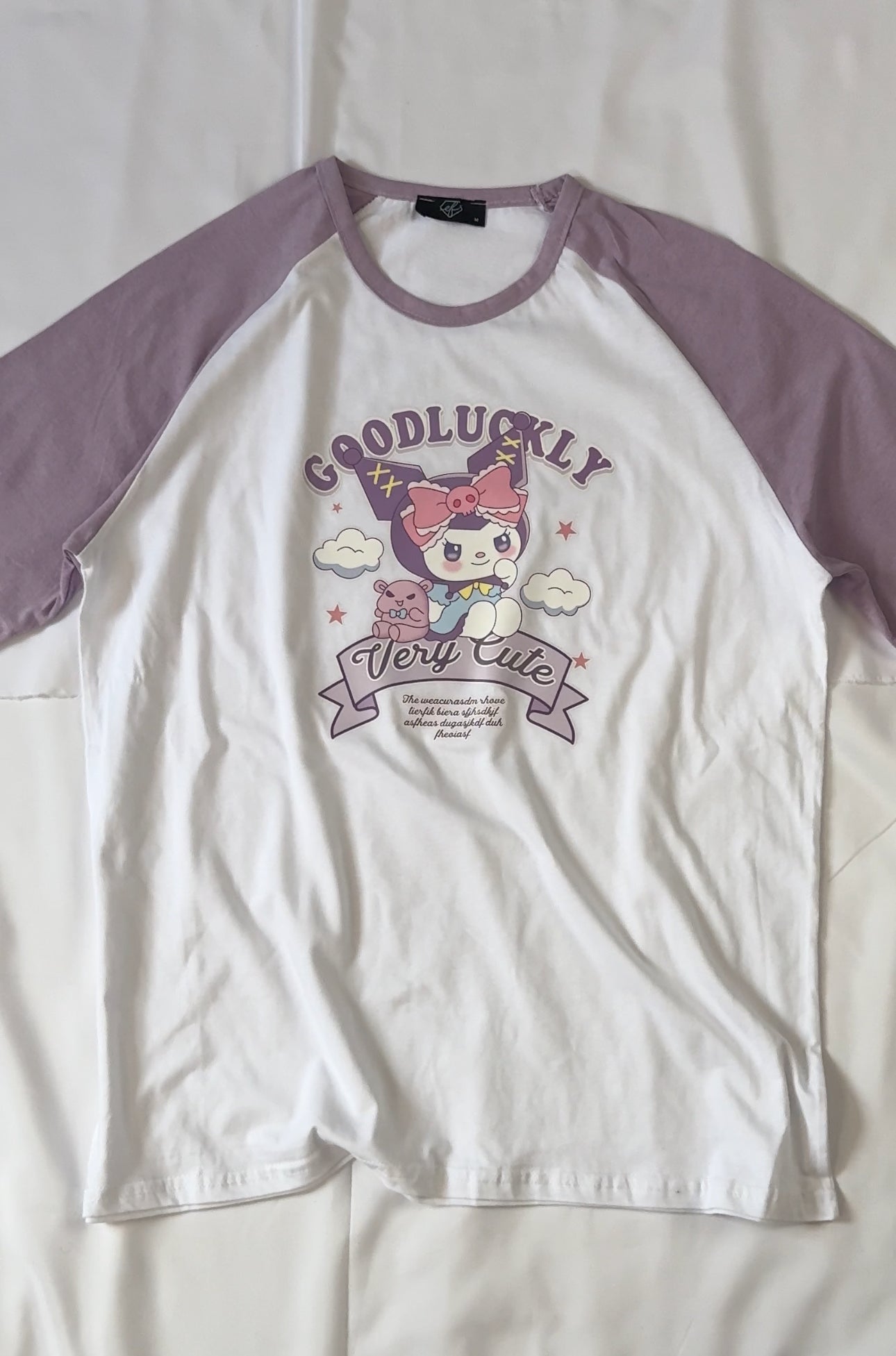 تيشيرت كرومي بأكمام بنفسجية