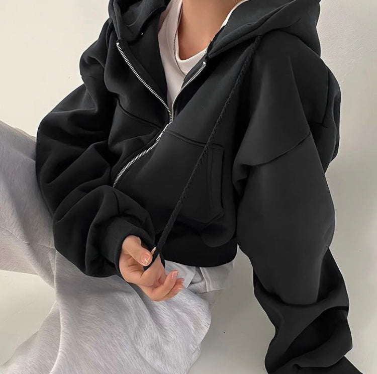 هودییەکی ڕەشی زیپ ئاپ کە بڕاوە