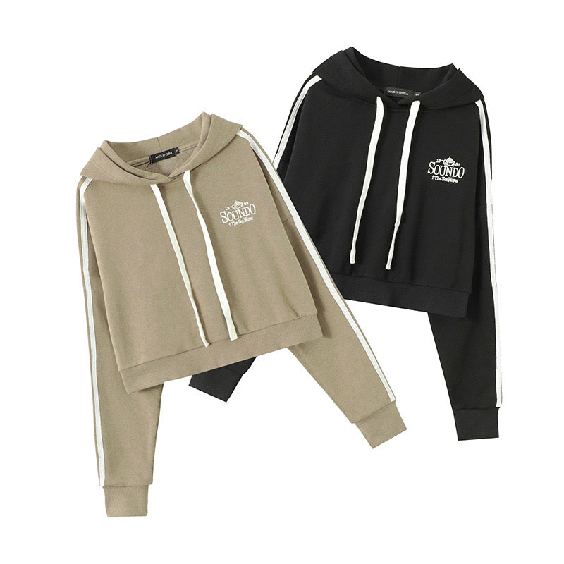 بلوزێکی شل و شل و بڕاوە