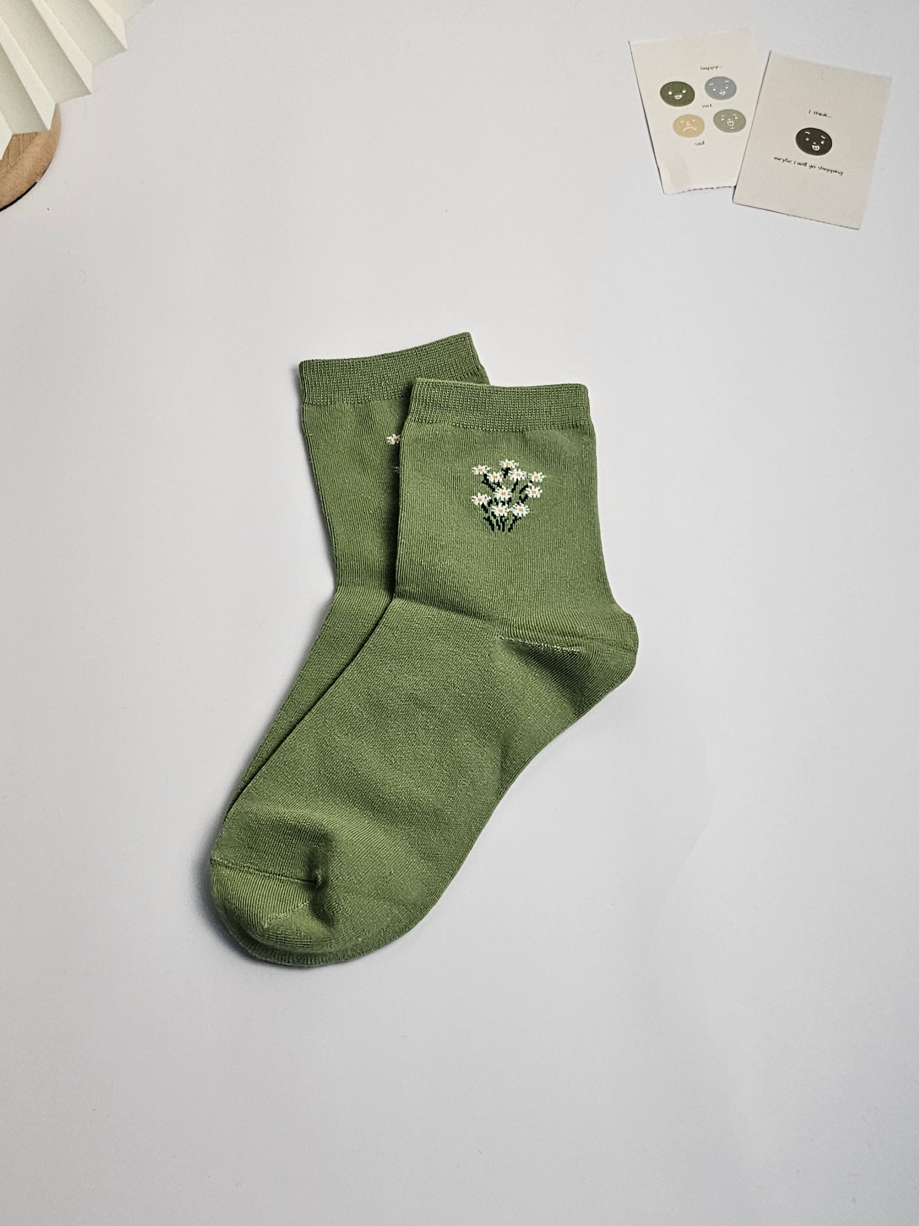 جواريب قطن باللون الأخضر