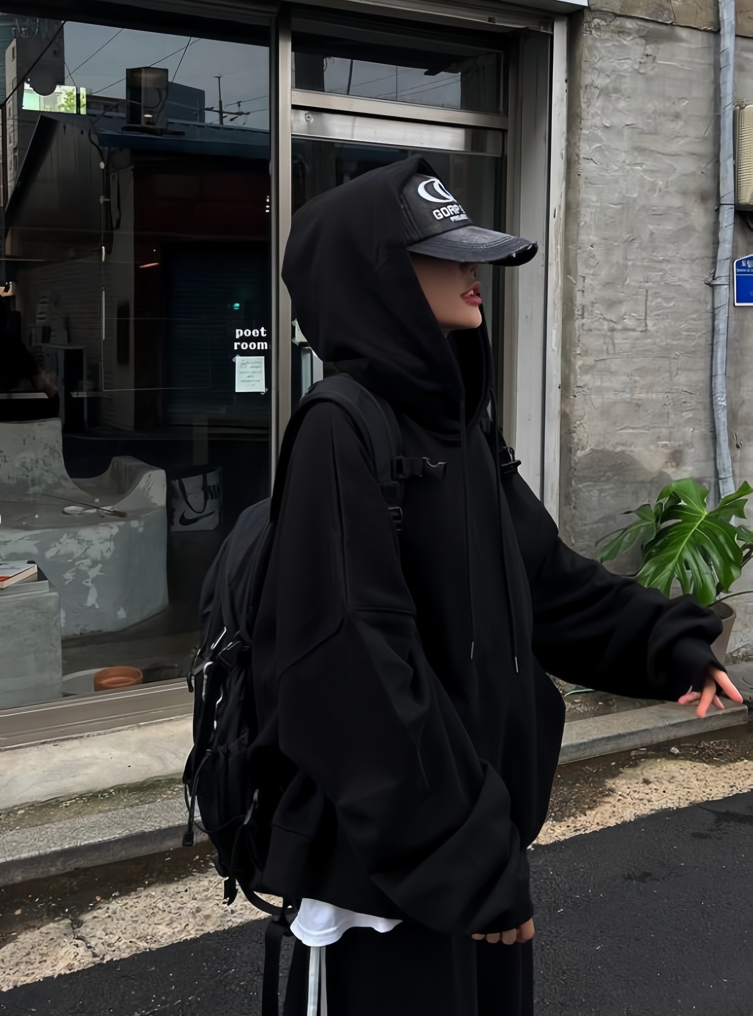 هودییەکی ڕەشی سادە و پەڕۆدار