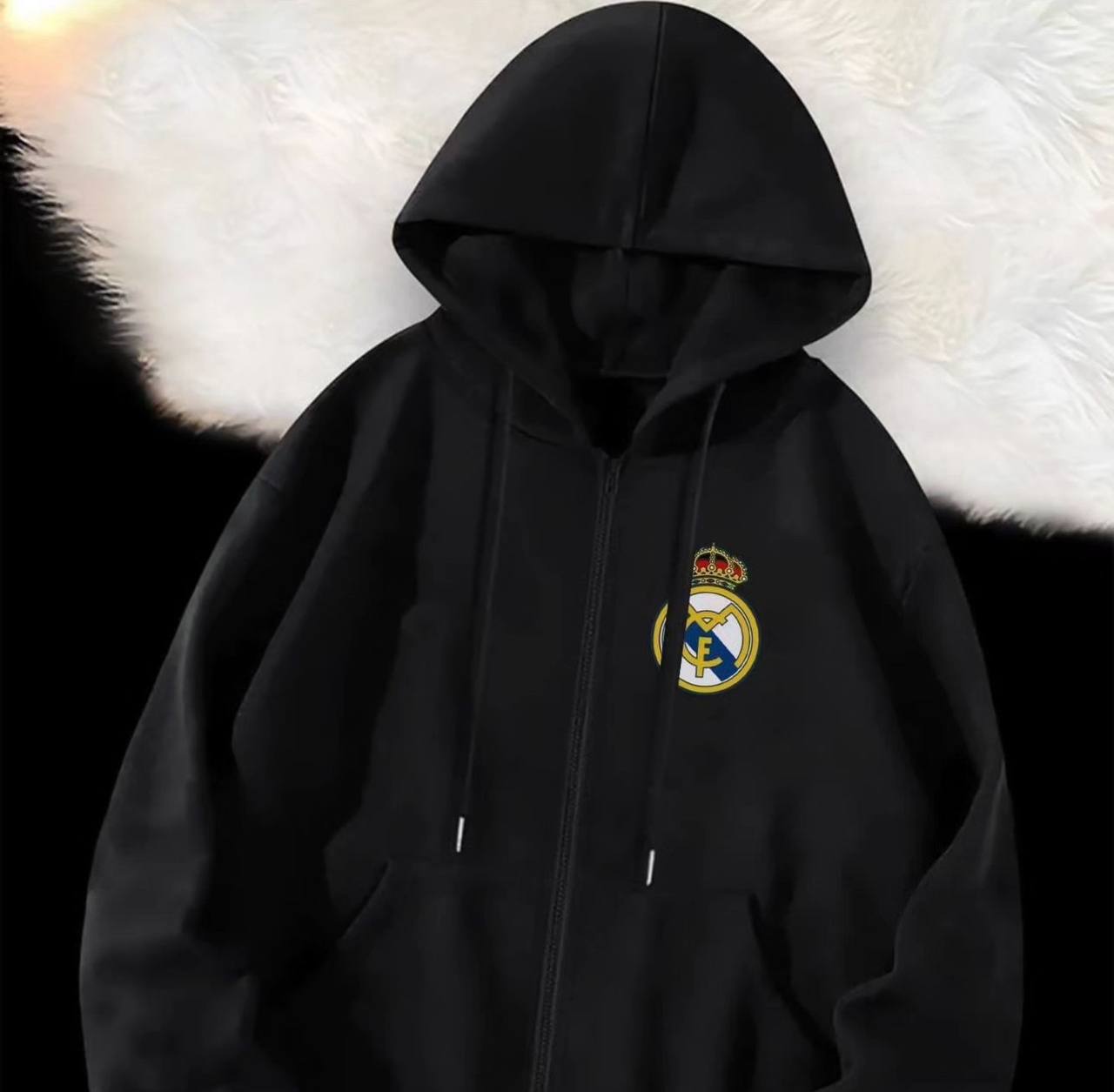 هودي سحاب مبطن بشعار ريال مدريد