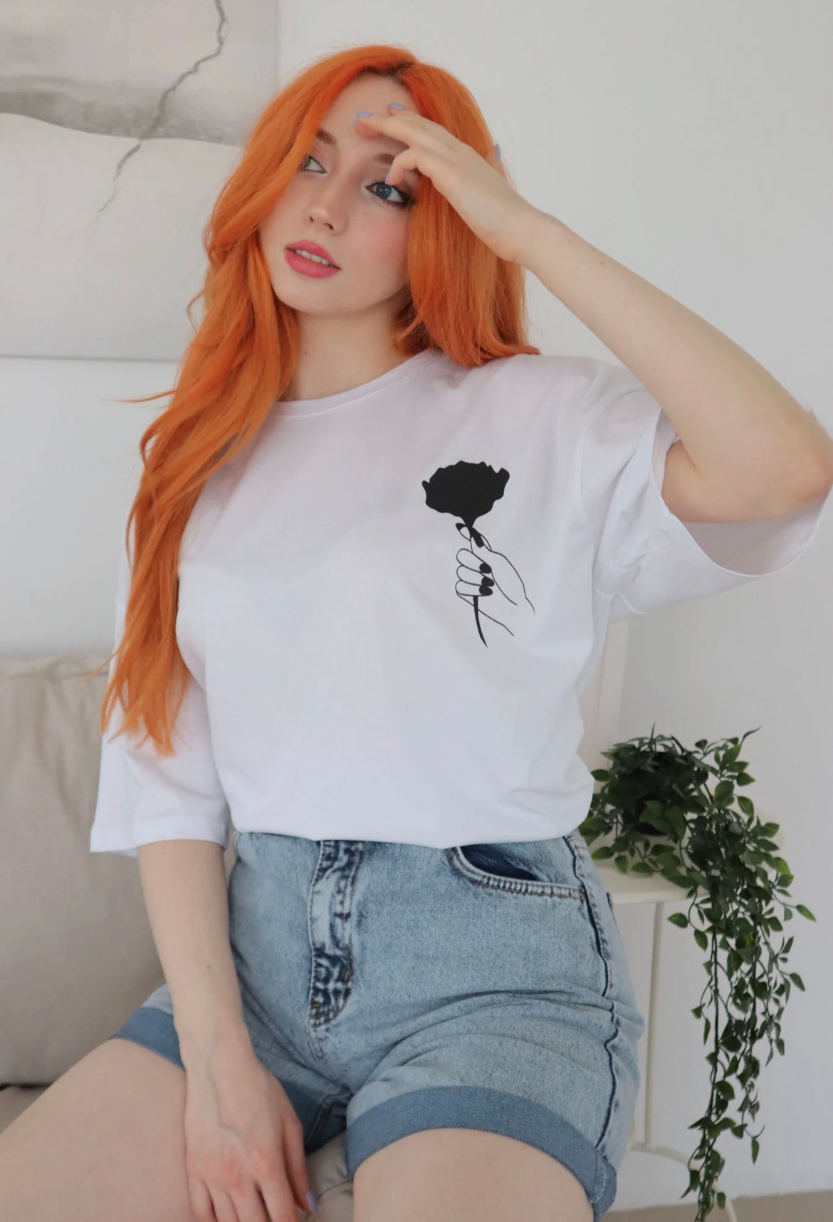 White Hand Rose T-Shirt - مـوها ستـور