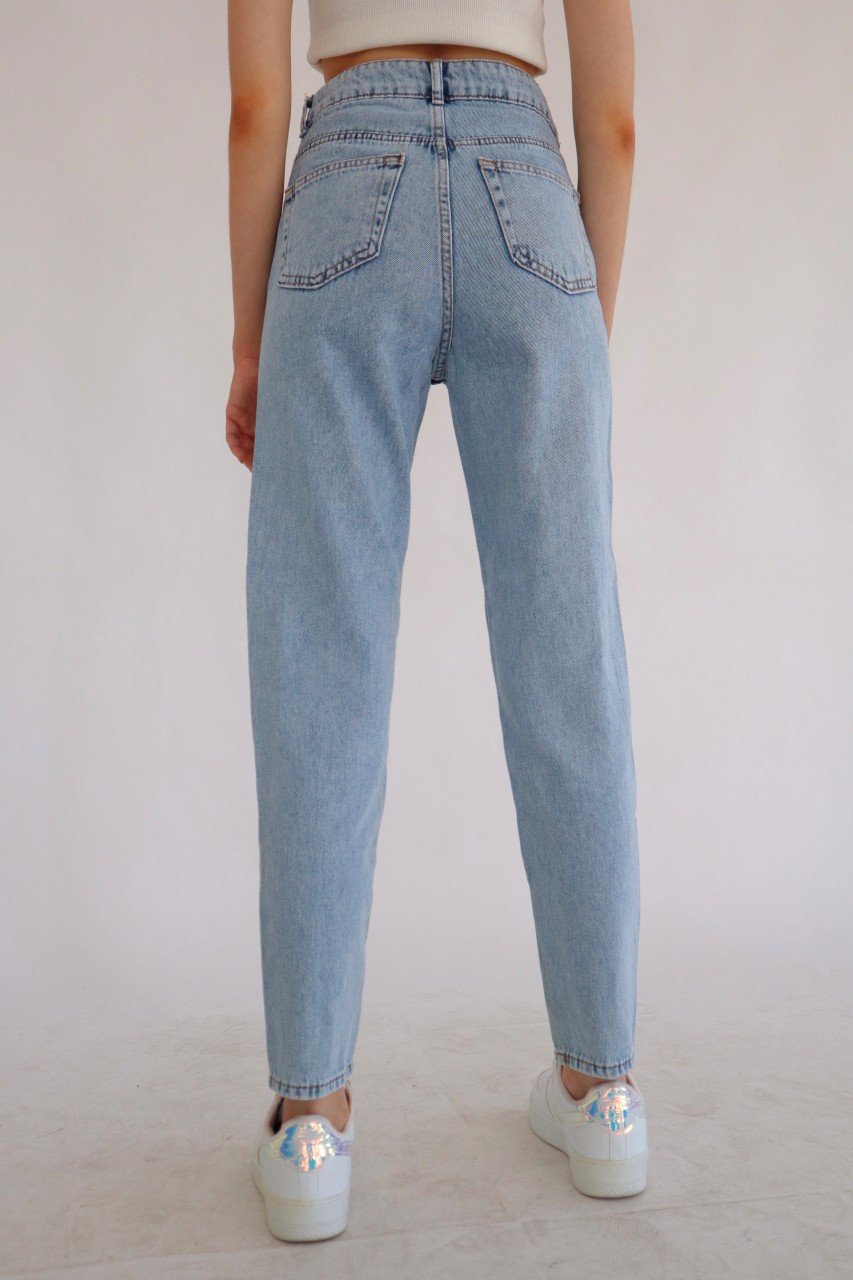 Daisy Embroidery Mom Jeans - مـوها ستـور