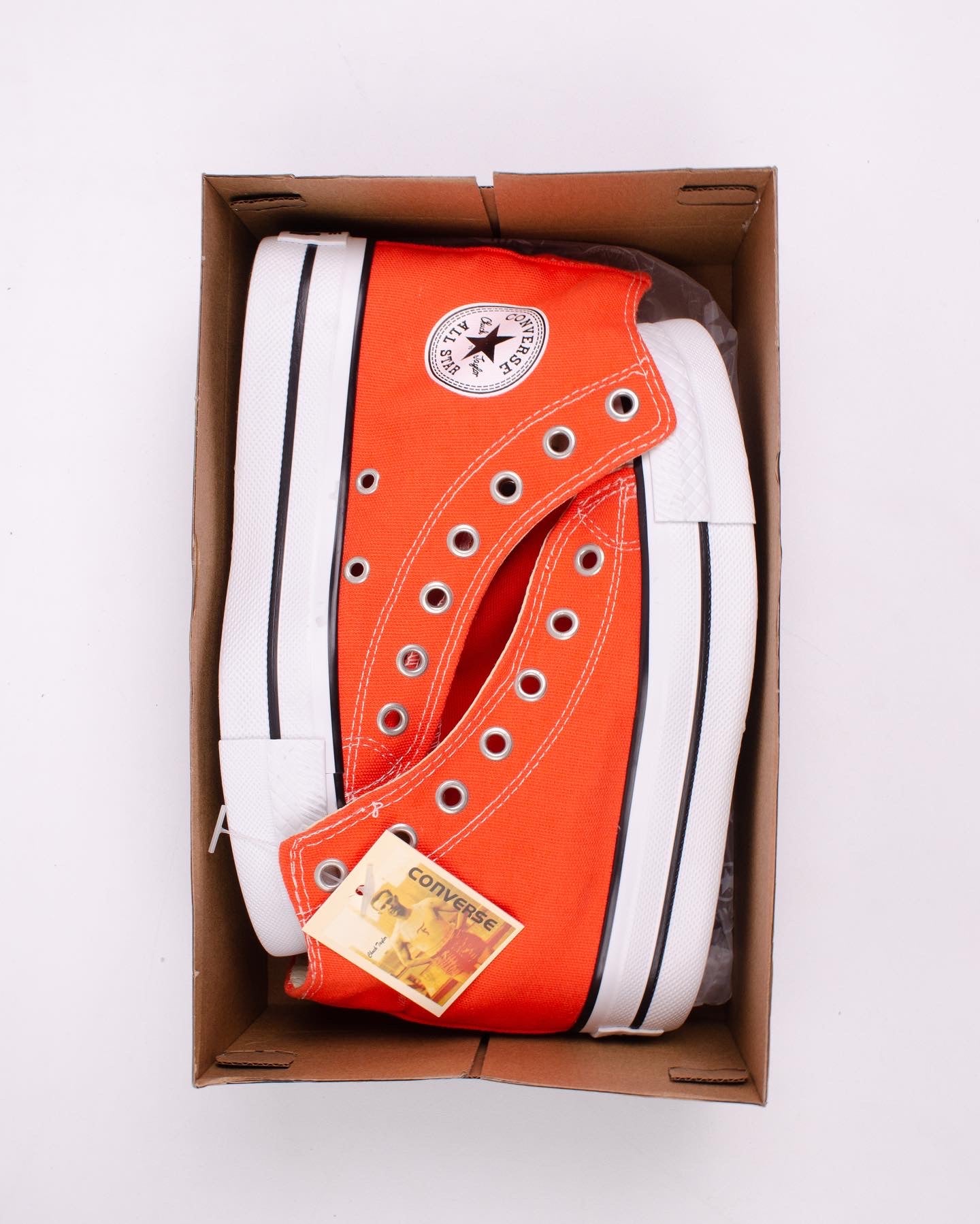 حذاء كونفرس عالي برتقالي