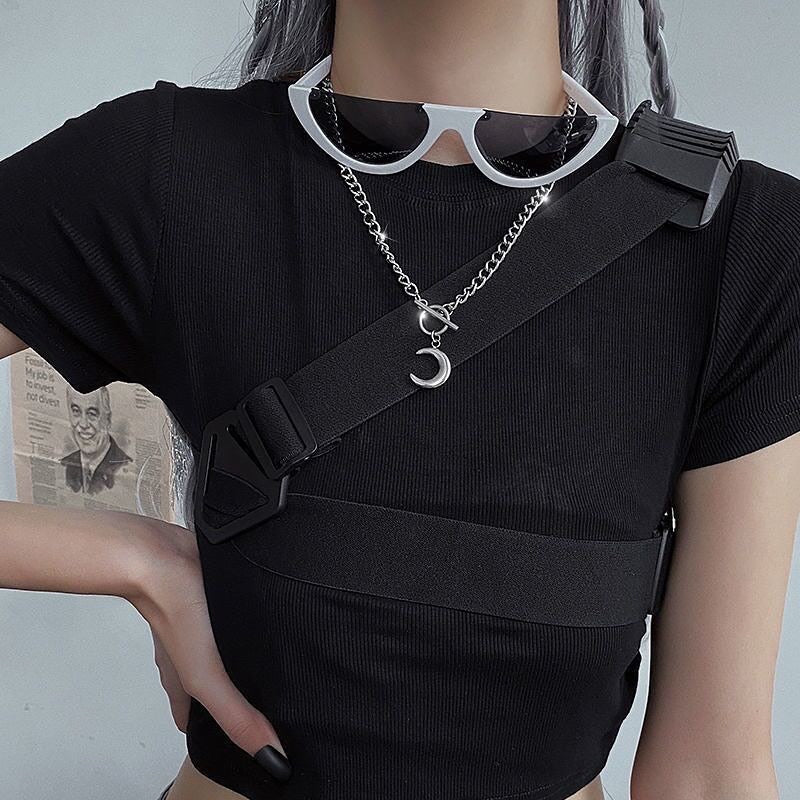 ‏Punk style simple moon OT buckle necklace - مـوها ستـور