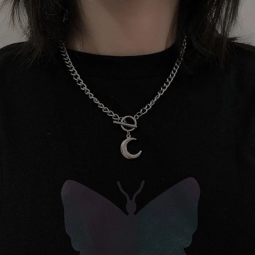 ‏Punk style simple moon OT buckle necklace - مـوها ستـور