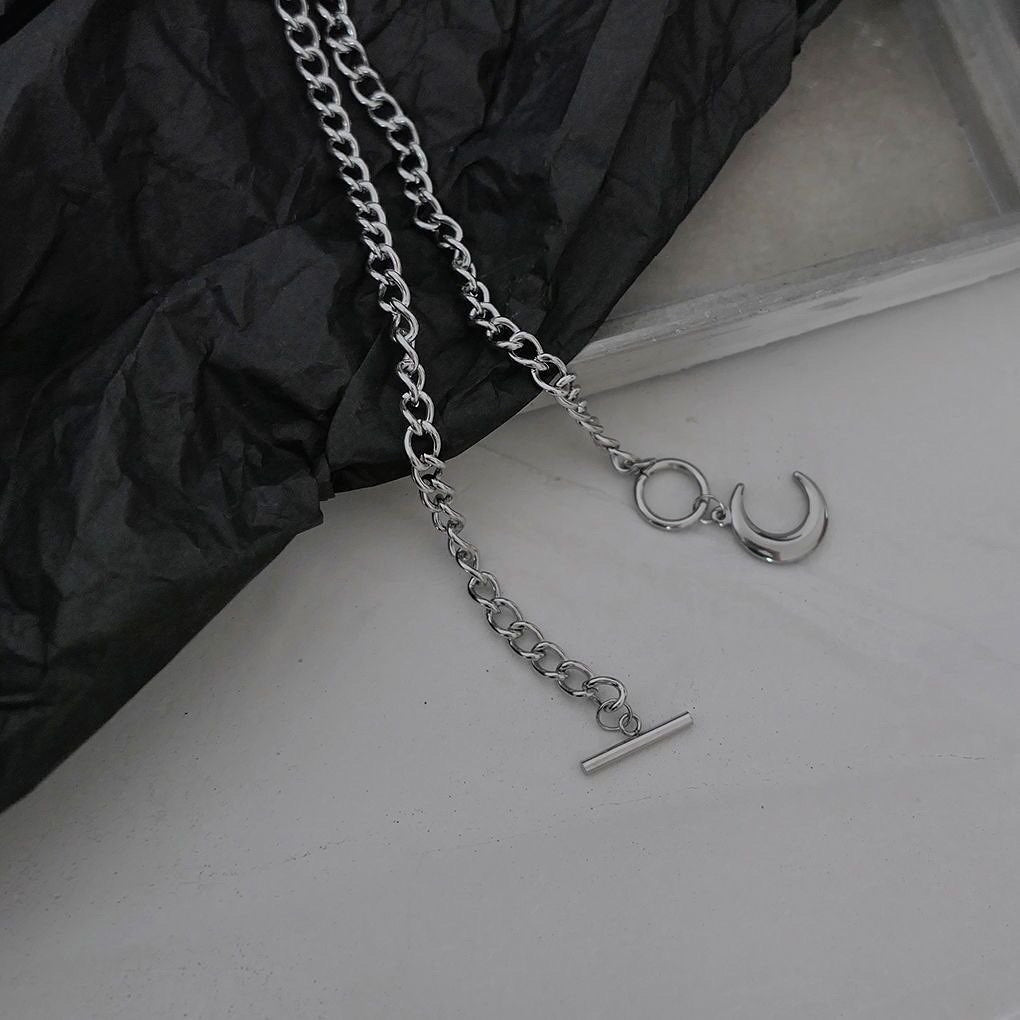 ‏Punk style simple moon OT buckle necklace - مـوها ستـور