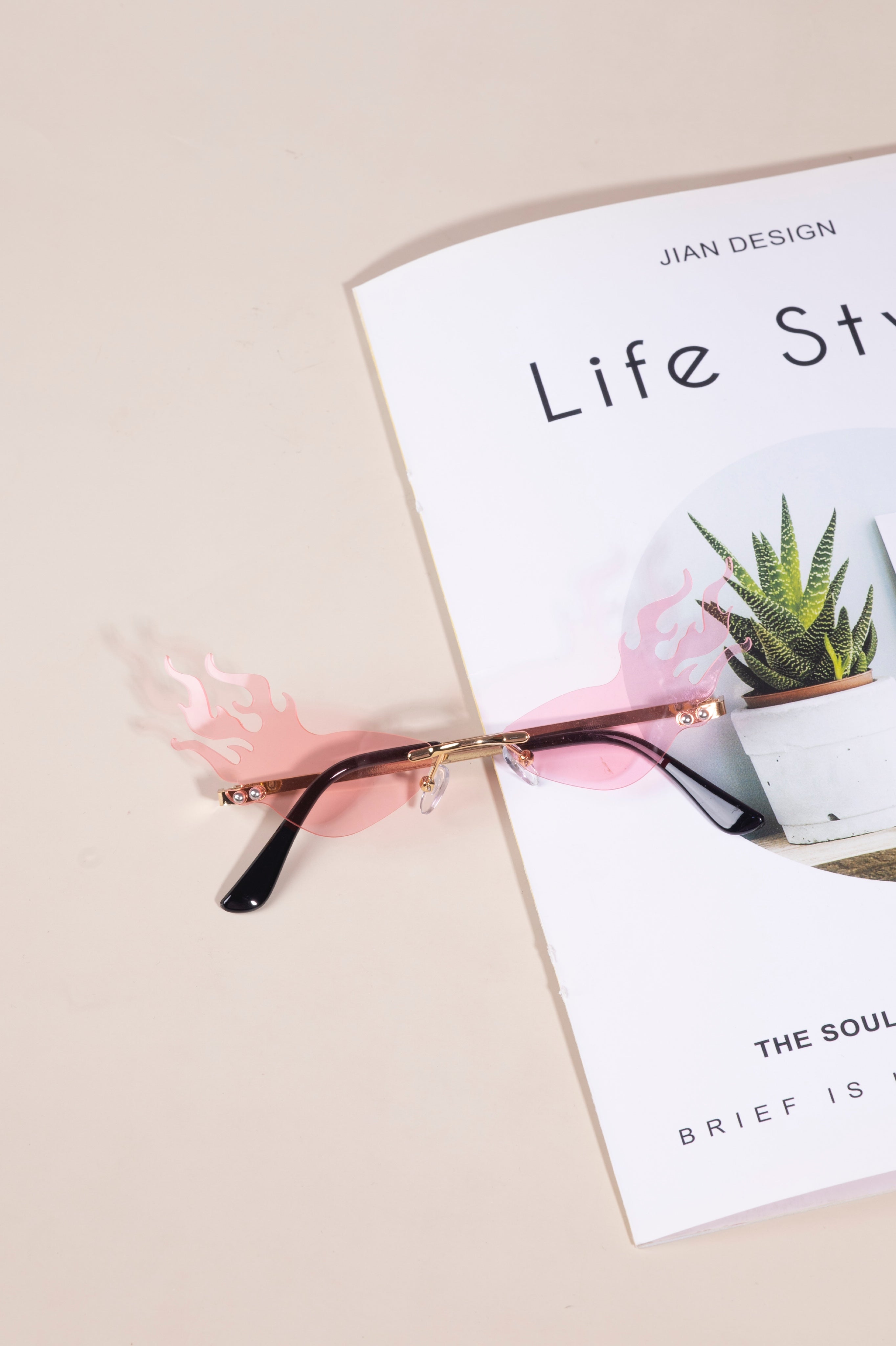 چاویلکەی خۆر C90